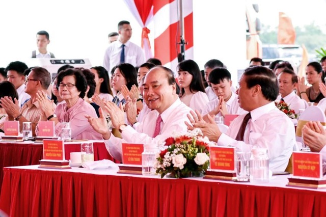 Thủ tướng Nguyễn Xuân Phúc dự lễ khởi công công viên chủ đề VinWonders Vũ Yên lớn nhất Việt Nam - Ảnh 1.