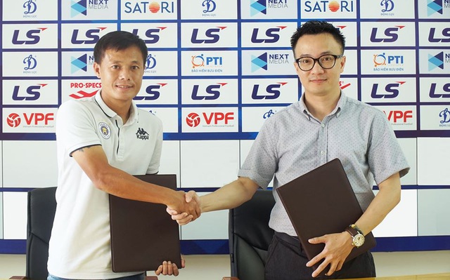 Quả bóng vàng Việt Nam Thành Lương chính thức ký gia hạn 2 năm với CLB bóng đá Hà Nội - Ảnh 1.