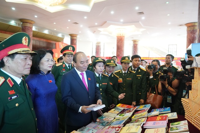 Thủ tướng Nguyễn Xuân Phúc dự Đại hội Thi đua Quyết thắng toàn quân - Ảnh 2.