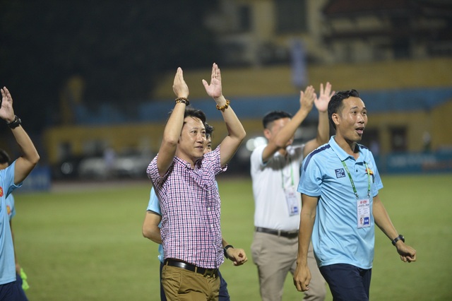 Tiền đạo Hoàng Đình Tùng: &quot;HLV Nguyễn Thành Công đã khơi dậy được tinh thần chiến đấu cho các cầu thủ&quot; - Ảnh 1.