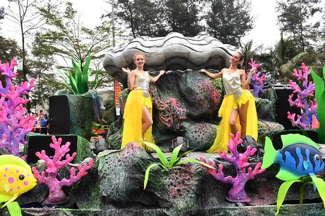 Lễ hội Du lịch Biển Sầm Sơn 2020 mở màn sôi động với Carnival đường phố rực rỡ - Ảnh 2.