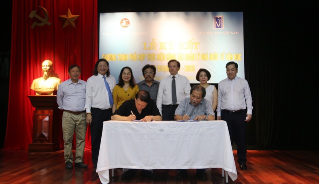 Cục Nghệ thuật biểu diễn và Hội Nhà văn Việt Nam ký kết phối hợp công tác quản lý nhà nước về văn học - Ảnh 2.