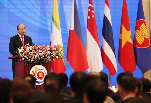 Thủ tướng tin tưởng qua phong ba, bó lúa vàng trên logo biểu tượng của ASEAN ngày càng gắn kết bền chặt - Ảnh 2.