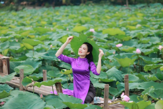 Cô gái còn một chân sau tai nạn giao thông truyền cảm hứng sống đến người nghèo, người khuyết tật - Ảnh 1.