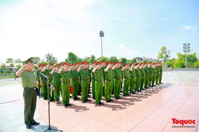 Cục Cảnh sát PCCC & CNCH dâng hương tại Khu lưu niệm 6 điều Bác Hồ dạy CAND - Ảnh 2.
