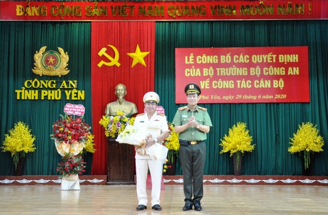 Trao quyết định bổ nhiệm Giám đốc Công an tỉnh Gia Lai, Phú Yên - Ảnh 2.