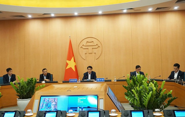 Chủ tịch Hà Nội chia sẻ kinh nghiệm phòng, chống COVID-19 với 40 thị trưởng trên thế giới - Ảnh 1.