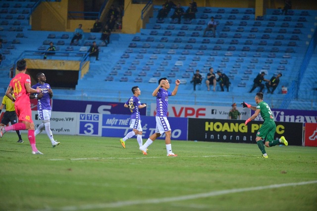 [Chùm ảnh] Thất bại đắng thứ hai của Hà Nội FC ngay trên sân nhà - Ảnh 10.
