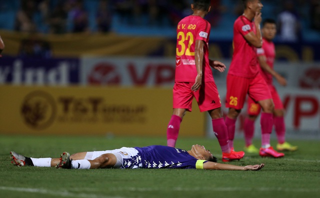 [Chùm ảnh] Thất bại đắng thứ hai của Hà Nội FC ngay trên sân nhà - Ảnh 4.