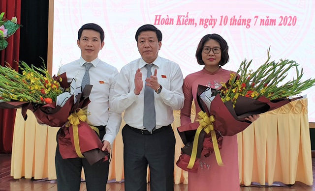 Ông Phạm Tuấn Long được bầu giữ chức Chủ tịch UBND quận Hoàn Kiếm - Ảnh 1.