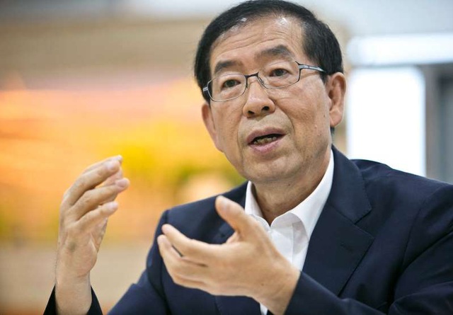 Thị trưởng Seoul tự sát hé lộ &quot;nứt vỡ&quot; trong đảng Tổng thống của Moon Jae-in về nữ quyền - Ảnh 1.