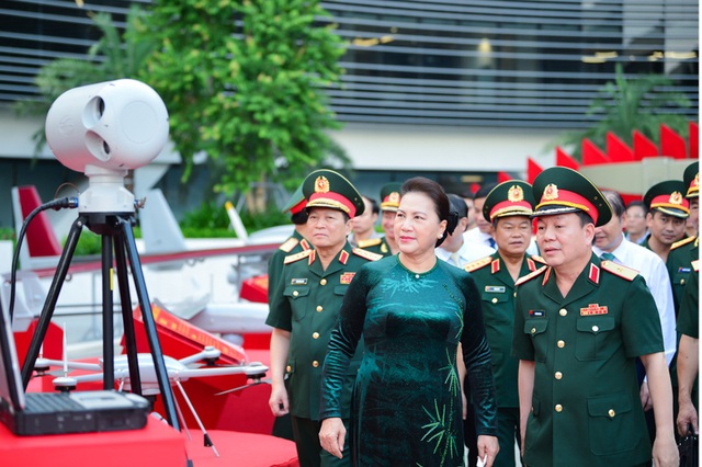 Chủ tịch Quốc hội: Viettel cần tăng cường vai trò tiên phong kiến tạo cuộc sống số và xã hội số tại Việt Nam - Ảnh 3.