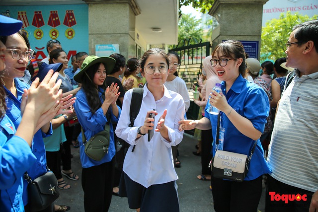 Thi Ngoại ngữ vào lớp 10 tại Hà Nội: 469 thí sinh vắng mặt - Ảnh 1.
