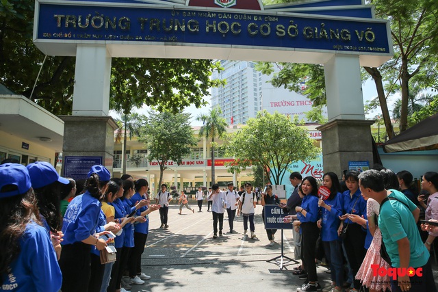 Thi môn Ngữ văn vào 10 tại Hà Nội: có 3 thí sinh vi phạm quy chế thi - Ảnh 1.