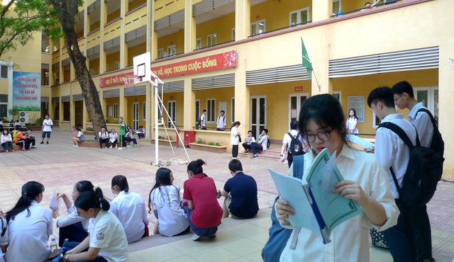 Thi Ngữ văn vào 10 tại Hà Nội: đề thi không mới nhưng có ý nghĩa giáo dục, vừa sức với thí sinh - Ảnh 2.