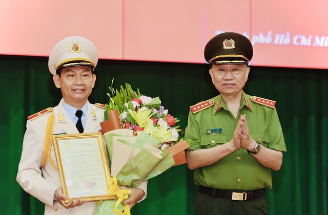 Phó Giám đốc Công an TPHCM được phong hàm thiếu tướng - Ảnh 1.