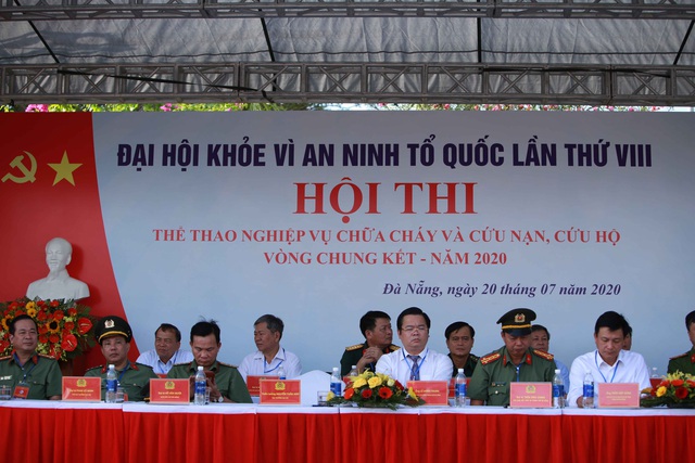 Hội thi thể thao nghiệp vụ chữa cháy và cứu nạn, cứu hộ vòng chung kết năm 2020 diễn ra tại Đà Nẵng - Ảnh 4.