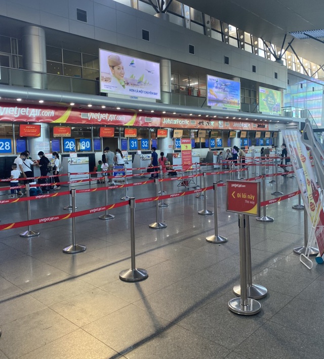 Không có chuyện du khách chen lấn ở sân bay để rời Đà Nẵng - Ảnh 2.