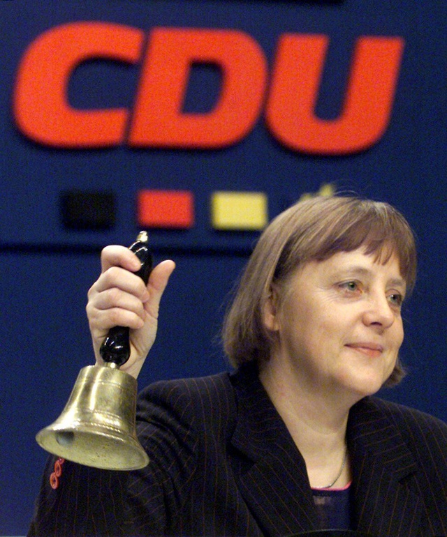 Mặc tương lai mơ hồ của đảng cầm quyền Đức, Thủ tướng Merkel trở lại &quot;huy hoàng&quot; trong vai trò nhà lãnh đạo khủng hoảng - Ảnh 1.