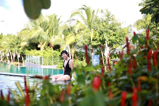MC Thảo Vân lần đầu tung ảnh bikini ở tuổi U50 - Ảnh 1.
