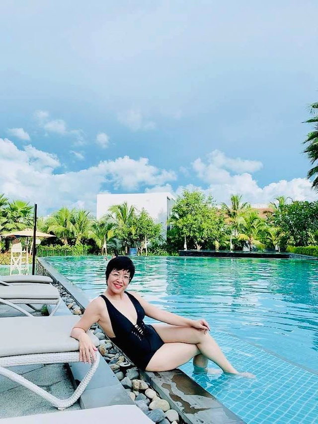 MC Thảo Vân lần đầu tung ảnh bikini ở tuổi U50 - Ảnh 3.