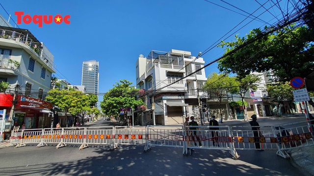 Hình ảnh Đà Nẵng ngày đầu giãn cách xã hội, nhiều hàng quán tạm đóng cửa, đường phố thưa người - Ảnh 24.