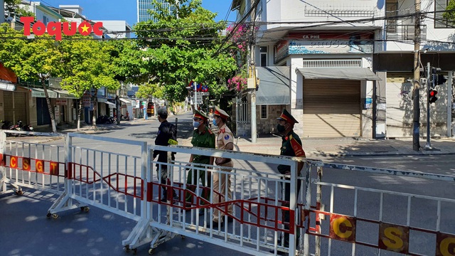 Hình ảnh Đà Nẵng ngày đầu giãn cách xã hội, nhiều hàng quán tạm đóng cửa, đường phố thưa người - Ảnh 25.