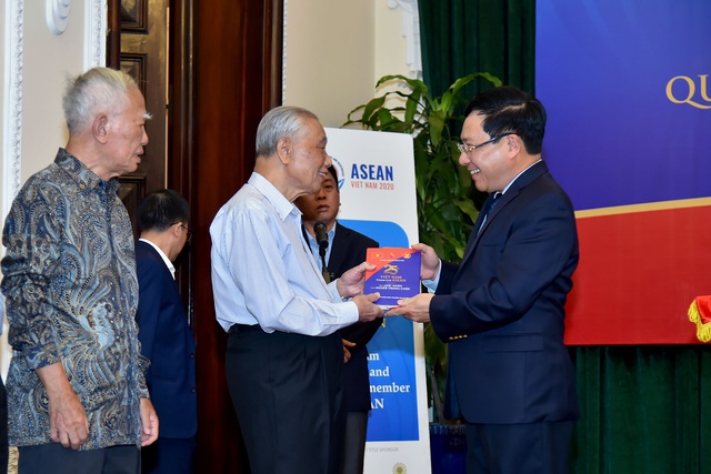 Phó Thủ tướng Phạm Bình Minh: Tham gia ASEAN mở ra con đường mới cho đối ngoại Việt Nam - Ảnh 2. Phó Thủ tướng Phạm Bình Minh: Tham gia ASEAN mở ra con đường mới cho đối ngoại Việt Nam - Ảnh 2.