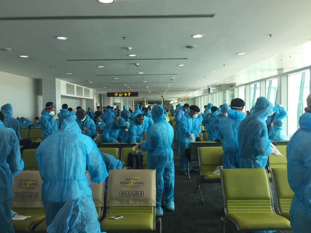 Đưa gần 180 công dân Việt từ Brunei về nước - Ảnh 1.