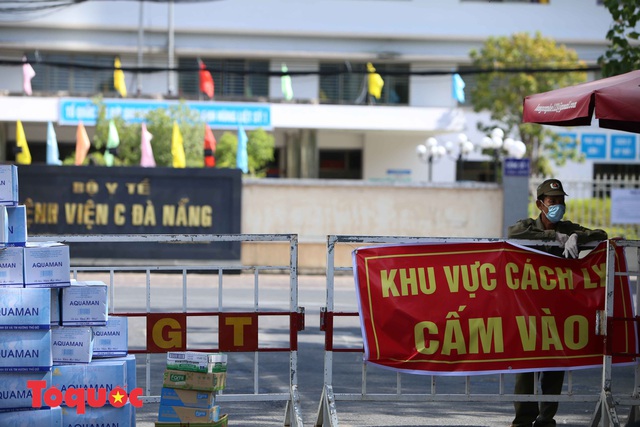 Đà Nẵng khẩn trương xây dựng bệnh viện dã chiến tại Cung thể thao Tiên Sơn - Ảnh 1.