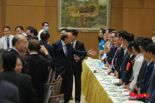Thủ tướng Nguyễn Xuân Phúc gặp mặt đại biểu trí thức, nhà khoa học, văn nghệ sỹ - Ảnh 3.