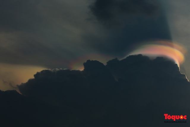 Quầng mây tán sắc kỳ bí xuất hiện trên bầu trời Hà Nội - Ảnh 8.