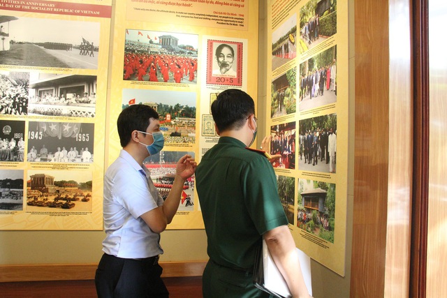 Khai mạc Trưng bày chuyên đề Chủ tịch Hồ Chí Minh- người sáng lập Nhà nước Việt Nam Dân Chủ Cộng Hòa - Ảnh 16.