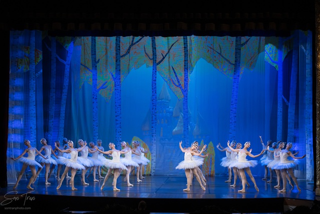 Hoãn lưu diễn vở Ballet Hồ Thiên Nga - Ảnh 1.
