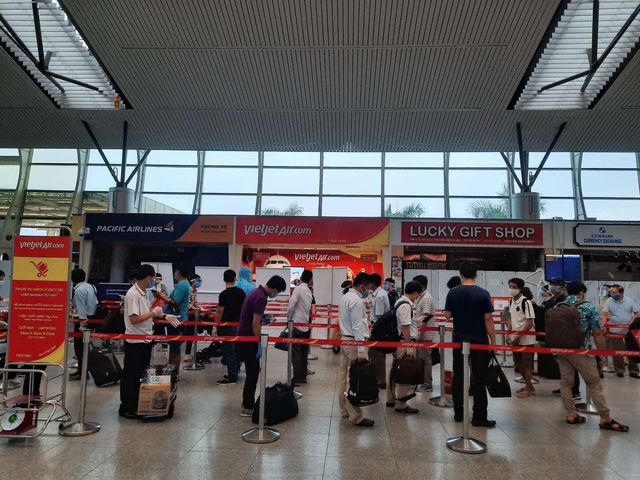 Vietjet đưa hơn 800 khách từ tâm dịch Đà Nẵng trở về nhà - Ảnh 2.