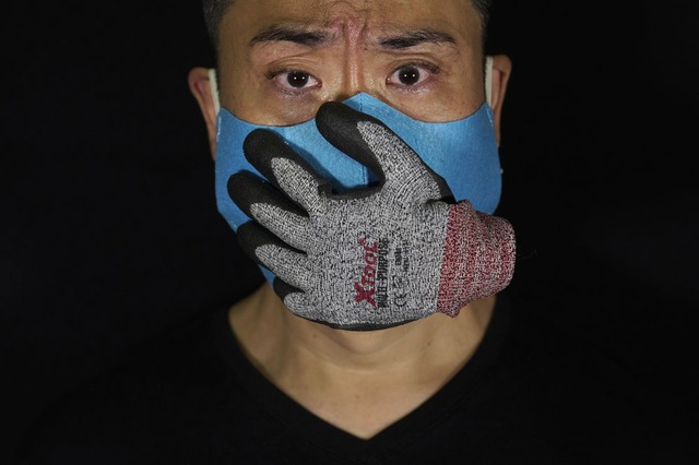 Nghệ sỹ sân khấu thiết kế gần 200 mẫu khẩu trang &quot;độc nhất vô nhị&quot; về dịch bệnh và chính trị Hong Kong - Ảnh 5.