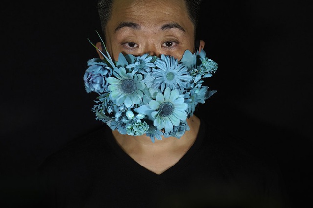 Nghệ sỹ sân khấu thiết kế gần 200 mẫu khẩu trang &quot;độc nhất vô nhị&quot; về dịch bệnh và chính trị Hong Kong - Ảnh 2.
