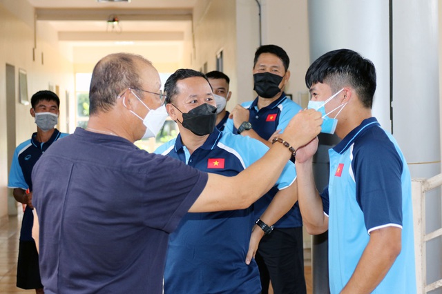 48 cầu thủ U22 Việt Nam cùng đội ngũ ban huấn luyện âm tính với Covid-19 - Ảnh 1.