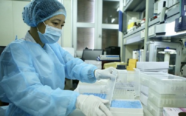 Khẩn: Hà Nội yêu cầu mở rộng đối tượng làm xét nghiệm SARS-CoV-2 - Ảnh 1.