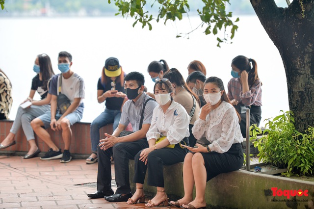 Phủ Tây Hồ hạn chế người vào trong ngày đầu Hà Nội thực hiện giãn cách lần 2 - Ảnh 8.