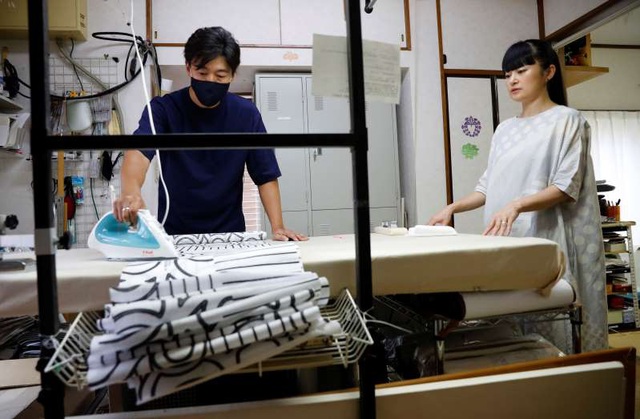 Nữ nghệ nhân làm kimono Nhật Bản tìm cách bảo tồn nghề giữa bão COVID-19 - Ảnh 2.