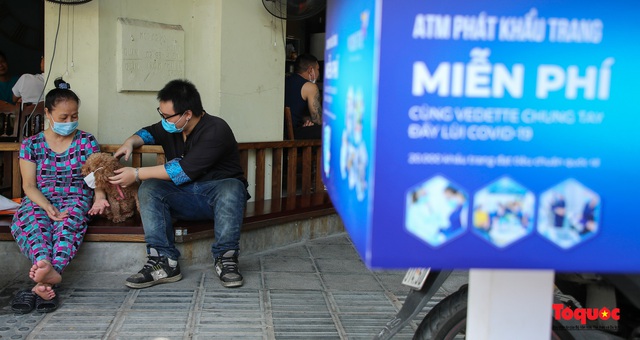 Hà Nội xuất hiện nhiều cây ATM khẩu trang miễn phí chung tay phòng dịch Covid -19 - Ảnh 19.