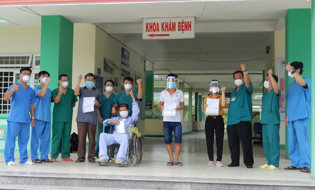 4 bệnh nhân mắc Covid-19 tại Đà Nẵng được công bố khỏi bệnh và xuất viện - Ảnh 1.