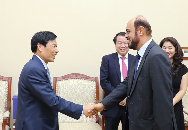 Bộ trưởng Nguyễn Ngọc Thiện tiếp Đại sứ Oman đến chào xã giao  - Ảnh 1.