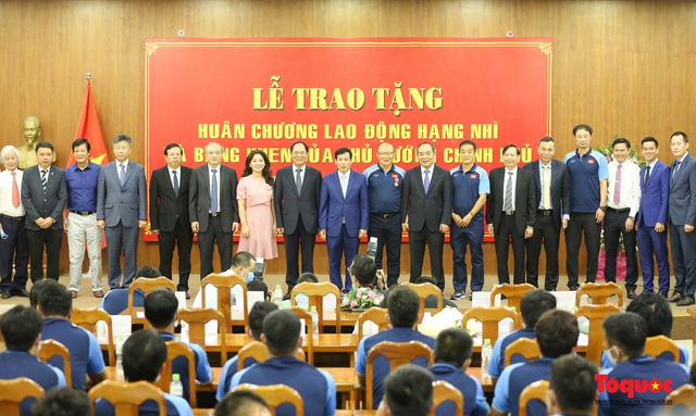 Ông Park Hang-seo trở thành HLV đầu tiên trong lịch sử bóng đá Việt Nam nhận Huân chương Lao động hạng Nhì - Ảnh 12.