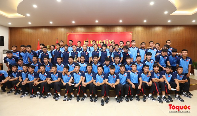 Ông Park Hang-seo trở thành HLV đầu tiên trong lịch sử bóng đá Việt Nam nhận Huân chương Lao động hạng Nhì - Ảnh 15.
