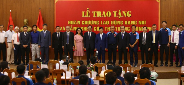 Bộ trưởng Bộ VHTTDL Nguyễn Ngọc Thiện trao huân chương Lao động hạng Nhì cho HLV Park Hang-seo - Ảnh 3.