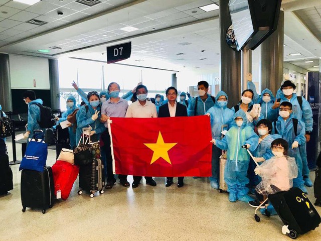 Tiếp tục đưa gần 350 công dân Việt Nam về nước  - Ảnh 1.