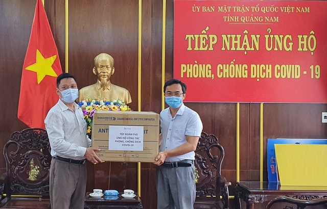 Quảng Nam tiếp nhận thêm 1,2 tỷ đồng cùng vật tư y tế ủng hộ phòng, chống dịch Covid-19 - Ảnh 1.