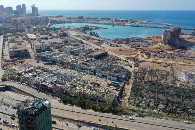 Cập nhật mới nhất nguyên nhân vụ nổ kinh hoàng tại Beirut : Hành động vào cuộc của chính phủ - Ảnh 1.